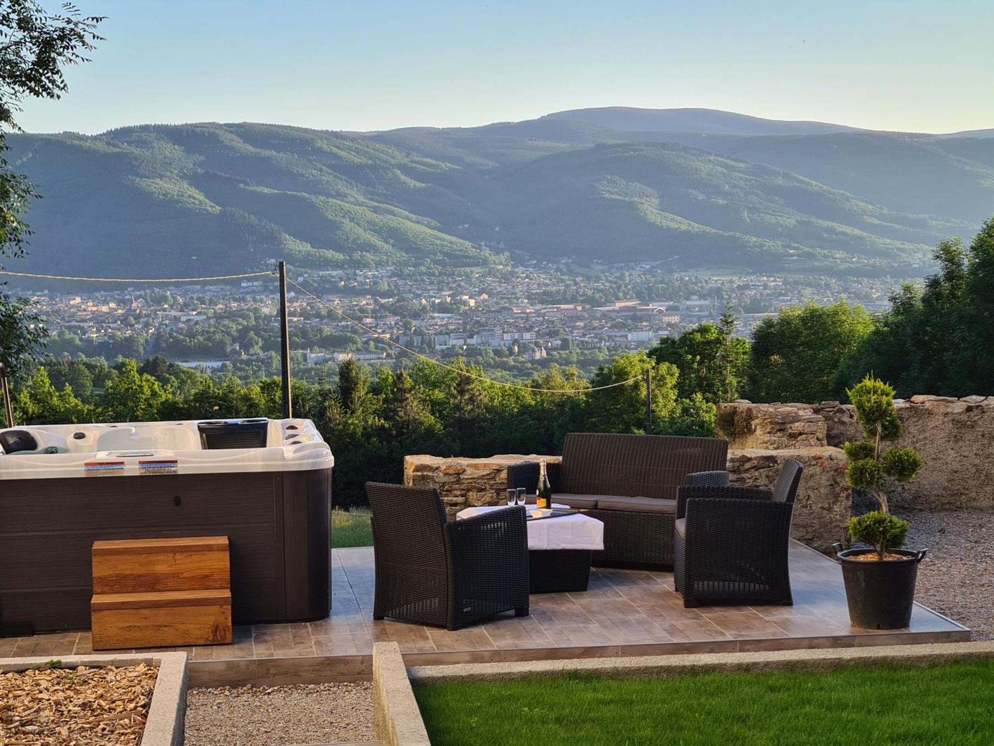 Gite Confortable Avec Spa Prive Et Confort Moderne Pont-de-Larn Zewnętrze zdjęcie